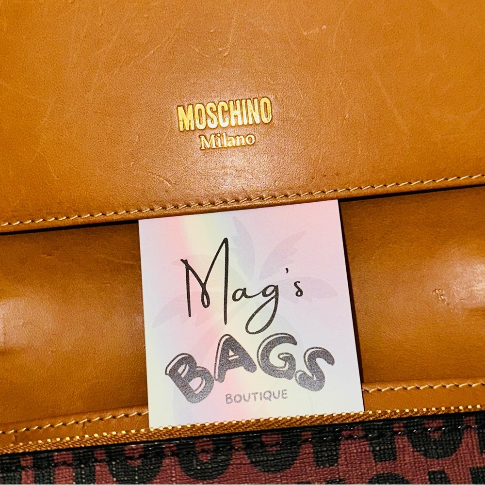 Moschino: Super Mario Bros Yoshi Wallet Chain Crossbody Bag - Picture 11 of 16